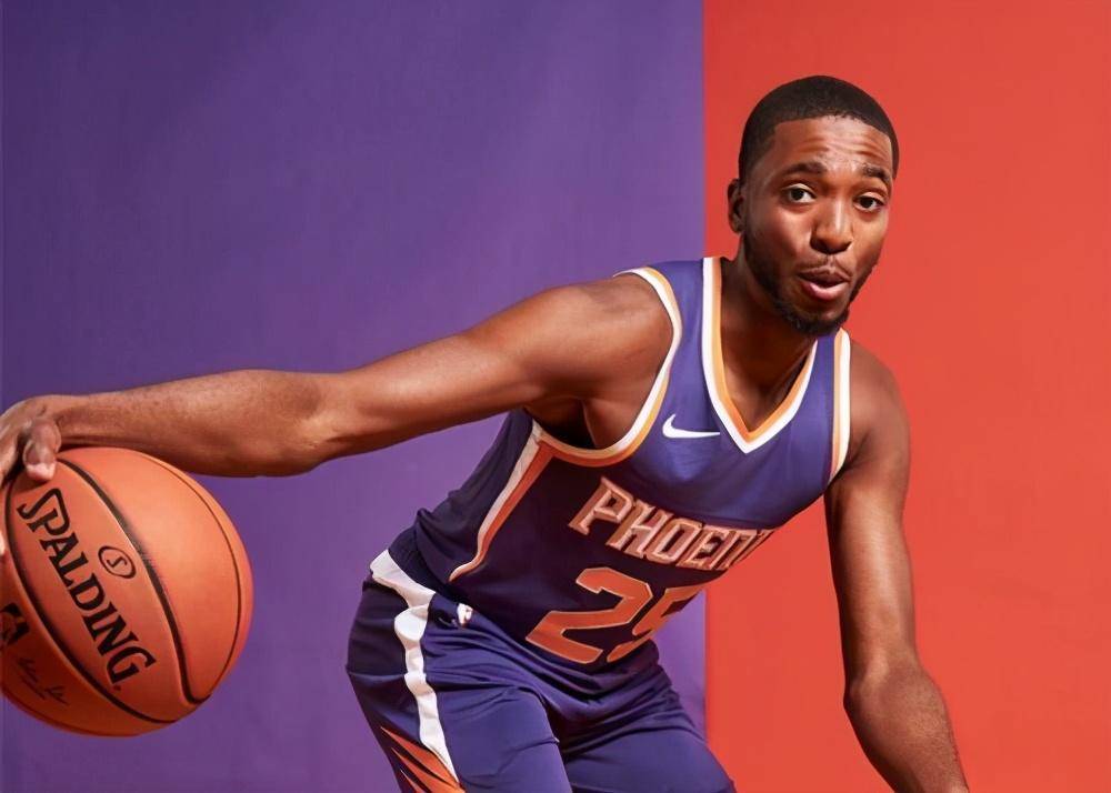 包含转会期菲尼克斯太阳绝杀压哨：意甲节点到来；媒体盛赞；纪律约束更严格的词条